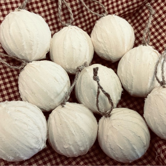 10 Primitive SNOWBALL RAG BALLS Christmas Ornaments farmhouse handmade decor - Picture 3 of 12